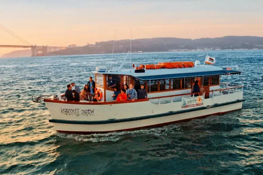 酒 Therapy boat on the SF bay. 